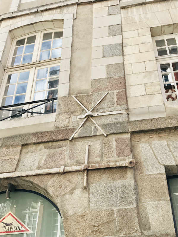 Metal structural brace on an 18th century building in Paris