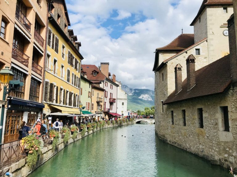 Read more about the article Annecy: City guide and history (France)