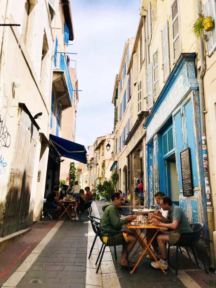Small café in Le Panier