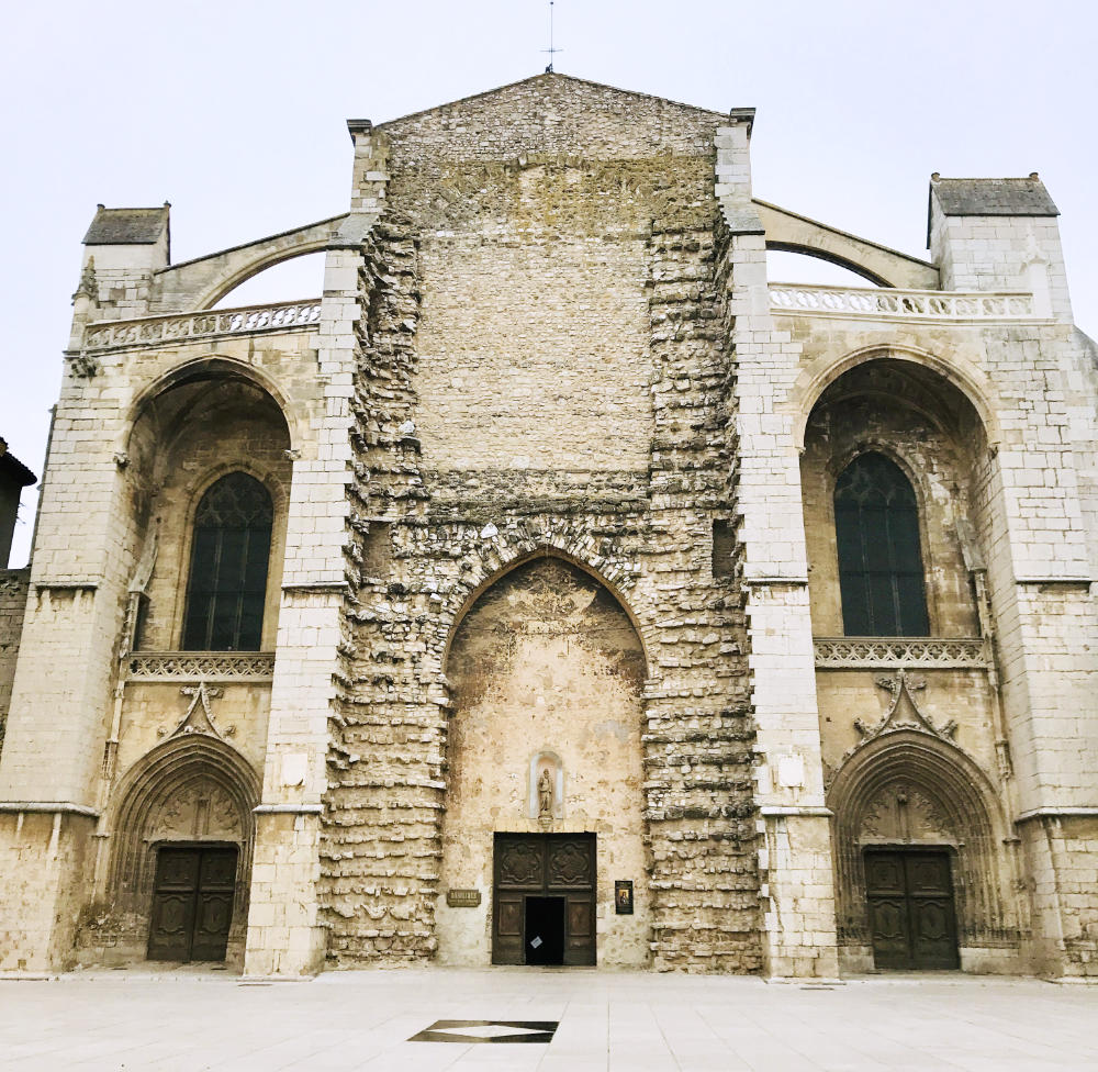 Basilique de Sainte Marie-Madeleine from the outside