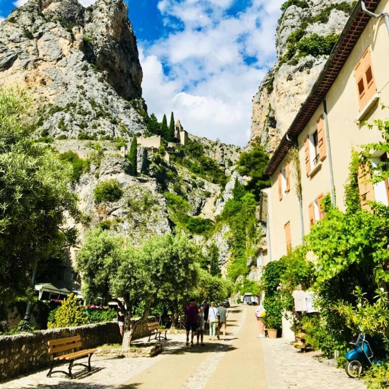 Read more about the article Moustiers-Sainte-Marie: A cliffside ‘beau village’ in Provence