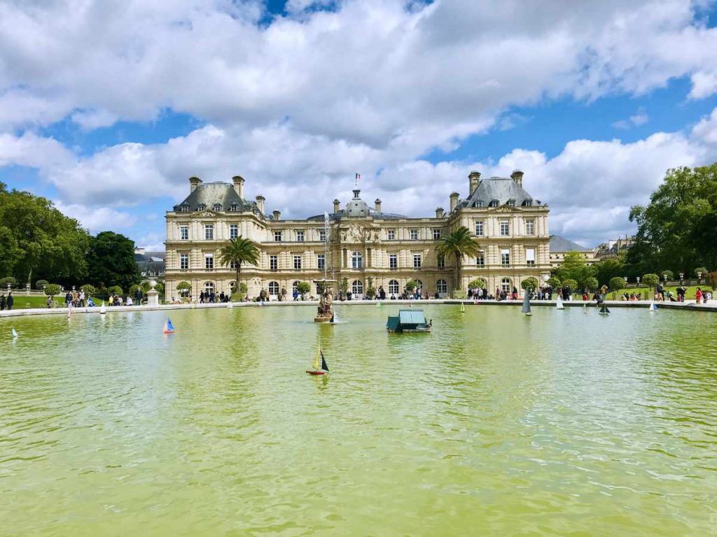 Large bassin with small boats in jardin du luxembourg