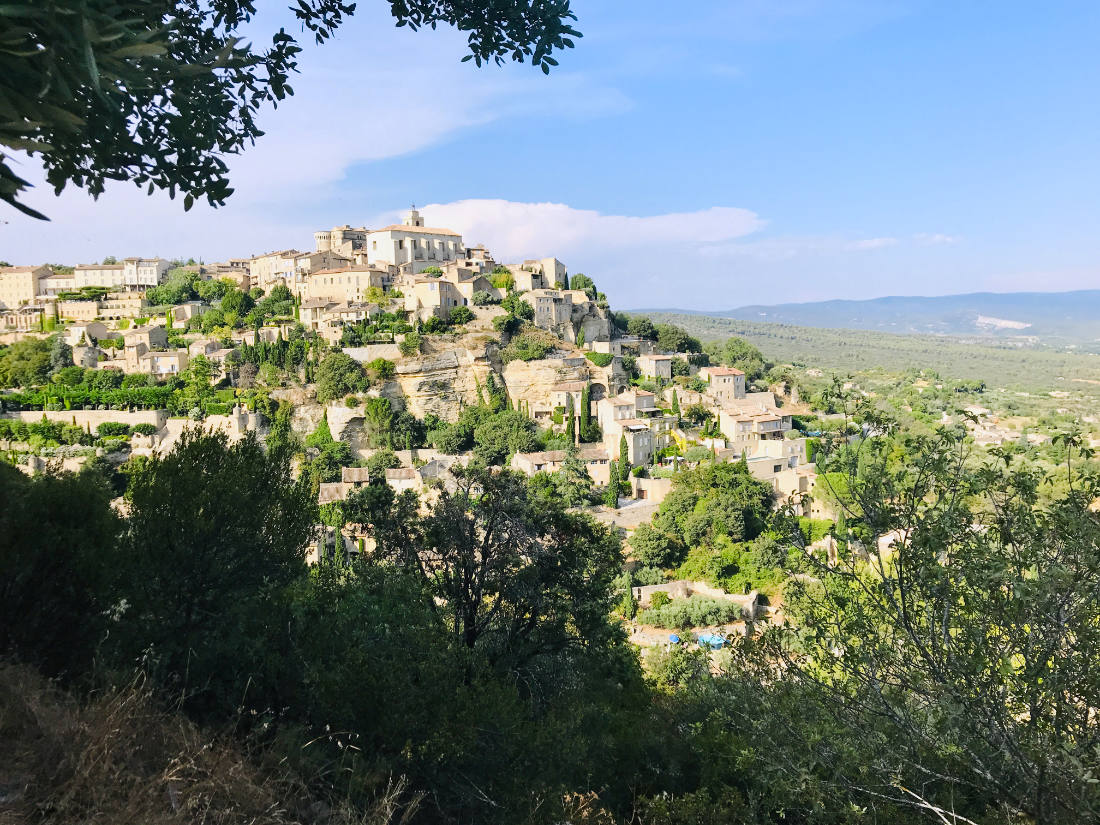 Read more about the article Gordes: the Beautiful Village on a cliff in Provence