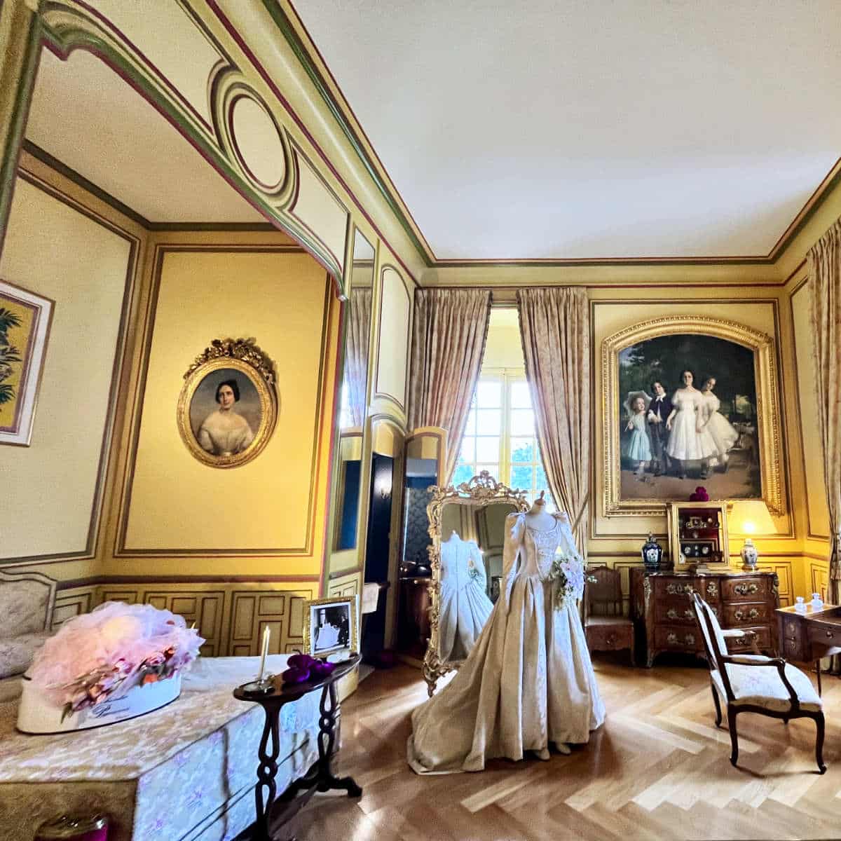 Bridal gown in a château in France