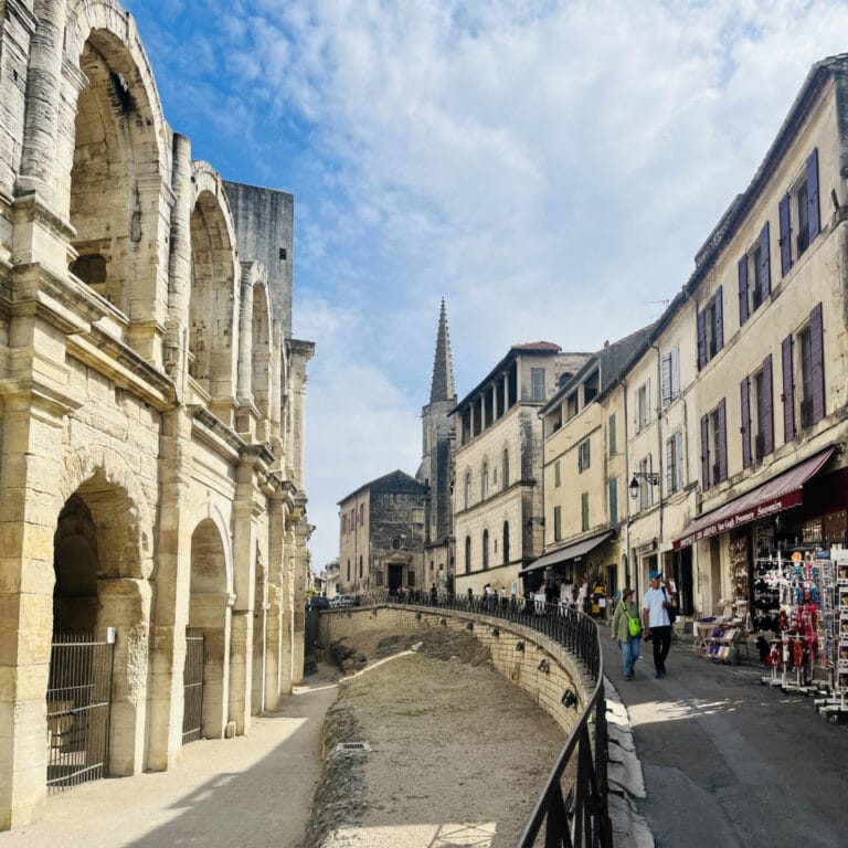Read more about the article Arles and its Roman ruins: Travel Guide (France)