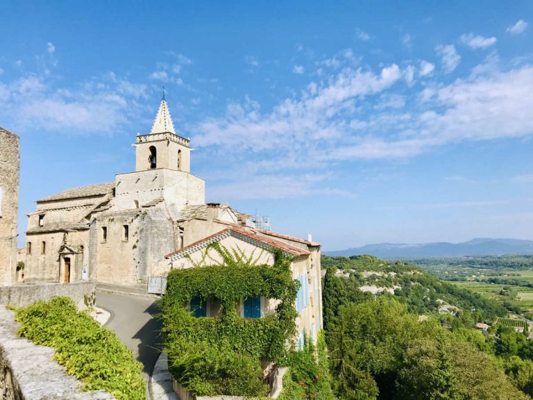 Read more about the article Venasque: Exploring a beaux hilltop village in Provence