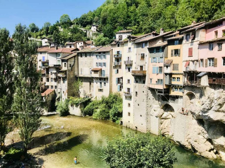 Read more about the article Pont-en-Royans village and its famed hanging houses (Isère, France)