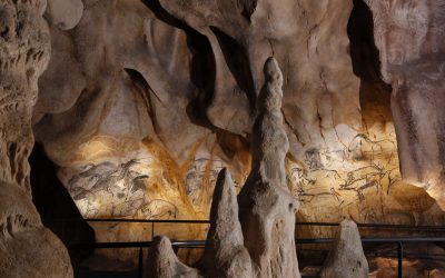 Grotte Chauvet 2: Travel guide to the Prehistoric Cave Paintings (France)