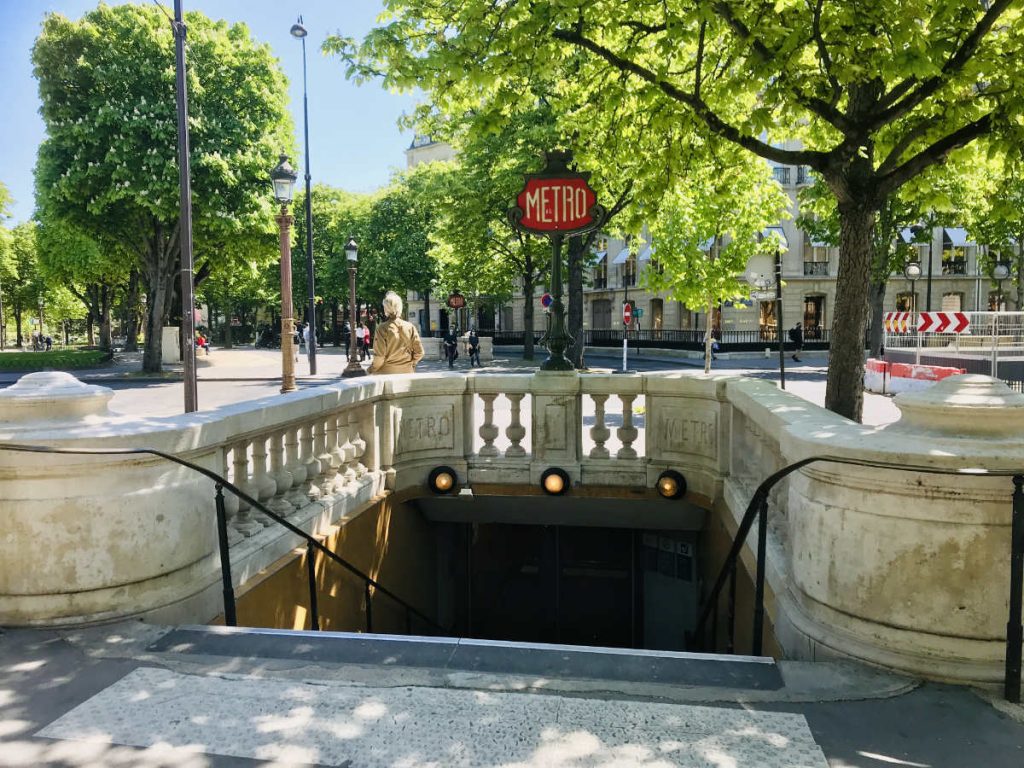 Paris metro entrance