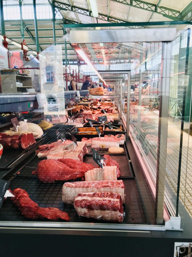 meats on display at a marché