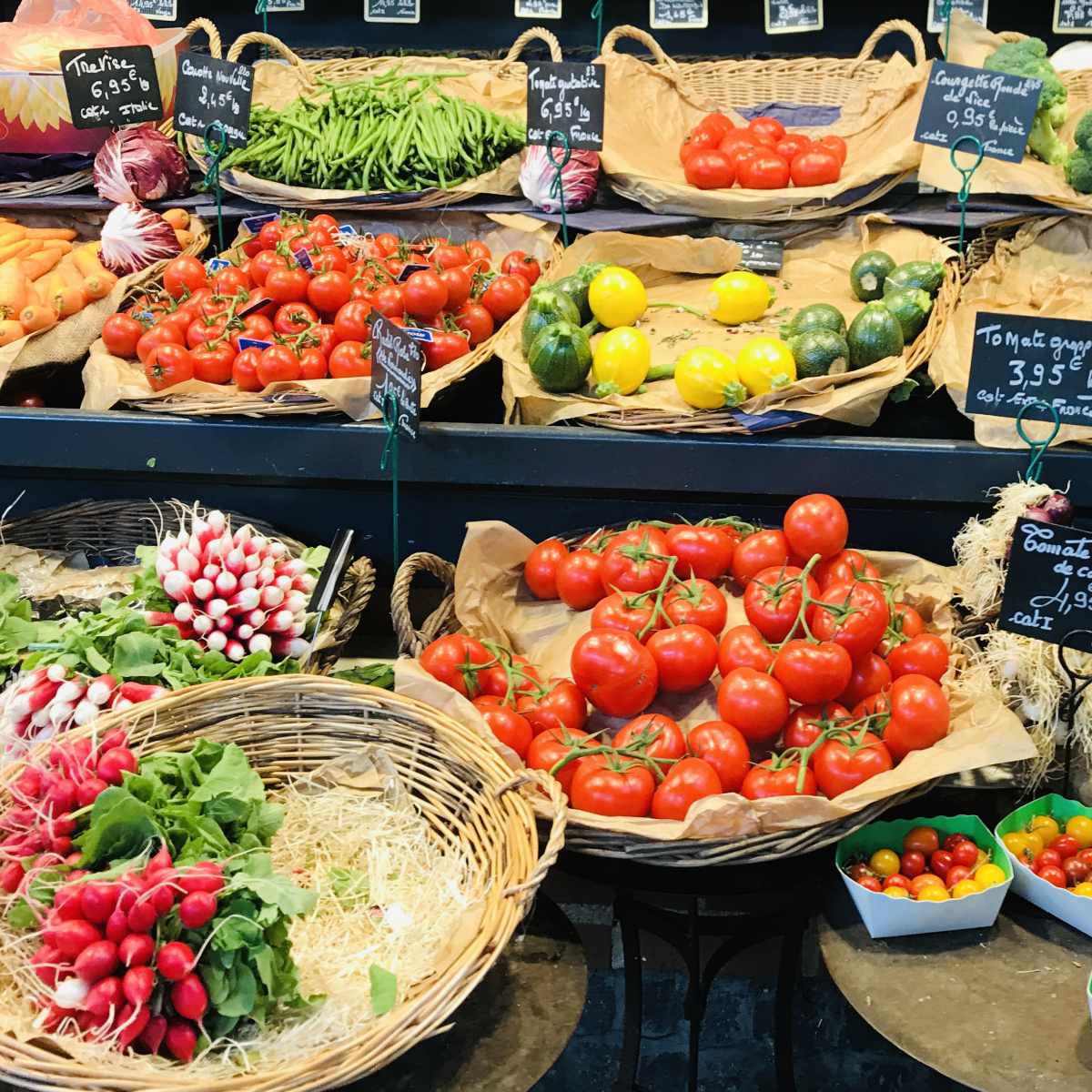 You are currently viewing 7 Food Markets in Paris that are worth visiting