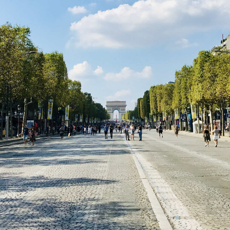 Read more about the article Champs Elysées: Guide to the most beautiful street in Paris