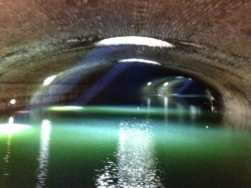 under canal saint martin