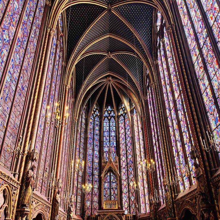Read more about the article Sainte Chapelle Paris: 14 Facts, history and visit guide