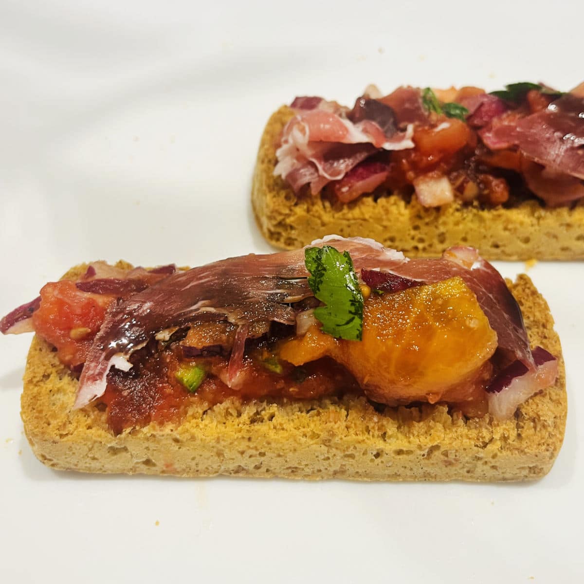 You are currently viewing Tomato bruschetta with balsamic glaze (Recipe)