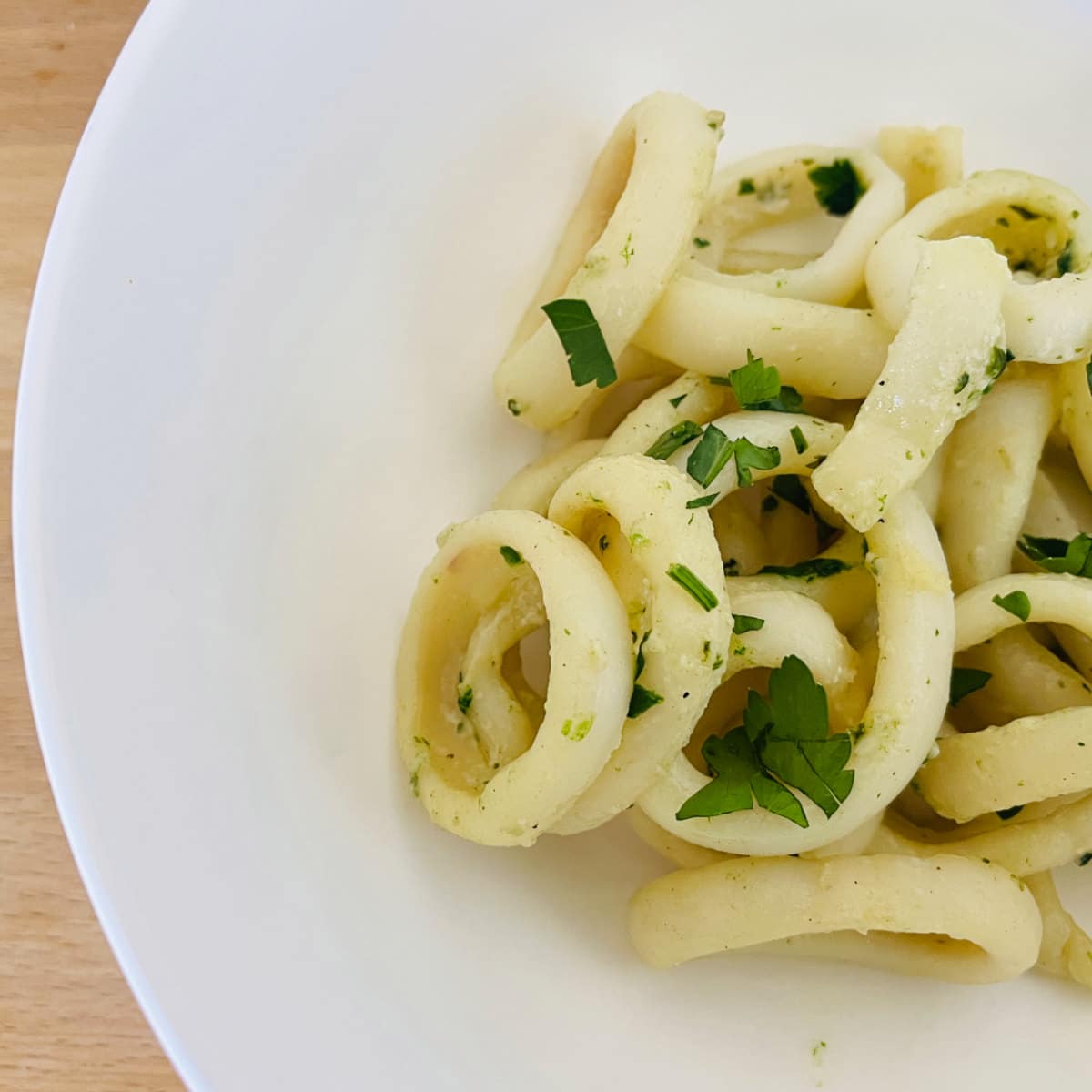 You are currently viewing Sauteed Calamari with Garlic (French Recipe)