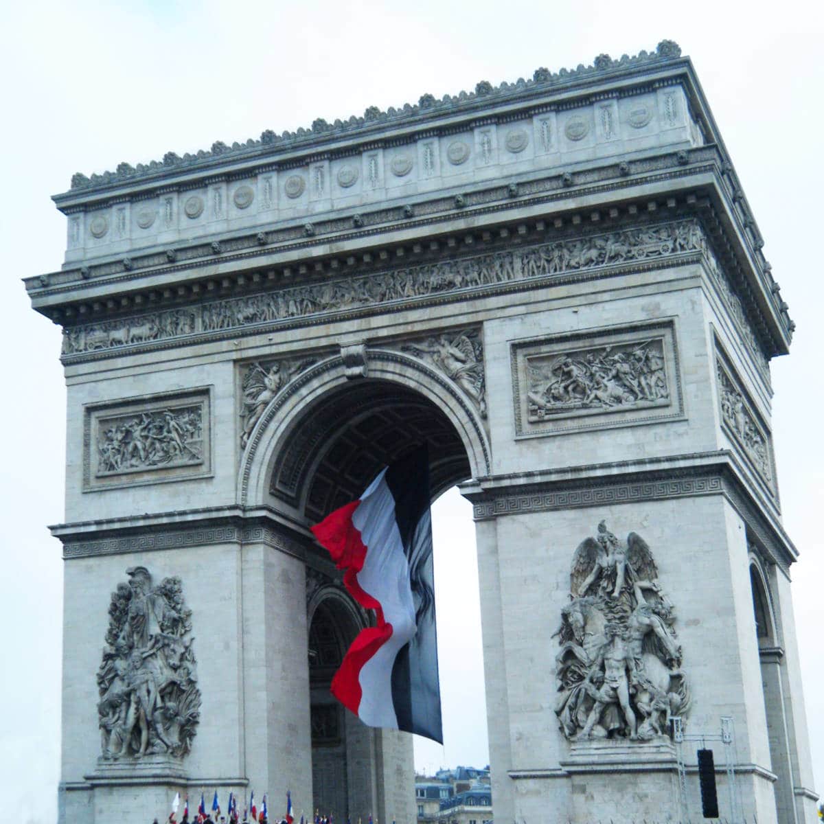 You are currently viewing Arc de Triomphe: 22 Fun facts & history of the roundabout in Paris