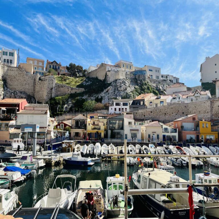 Read more about the article Vallon des Auffes: Travel guide to the fishing village in Marseille