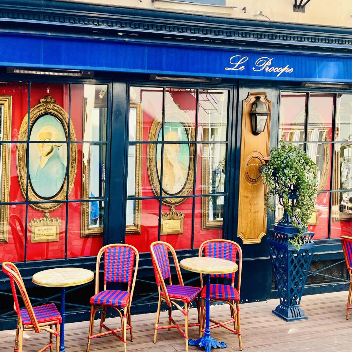 You are currently viewing La Procope Café: The Oldest Restaurant in Paris