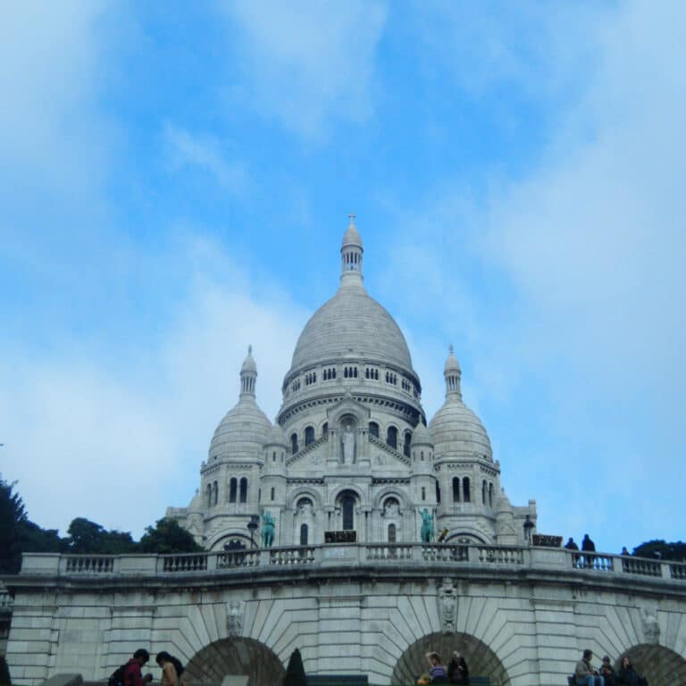 Read more about the article Sacré Coeur Basilica: 17 Facts and History (Paris)