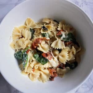 Spinach and sundried tomato pasta
