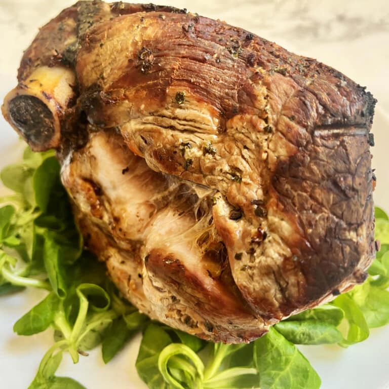 Read more about the article Lamb roast with garlic and rosemary