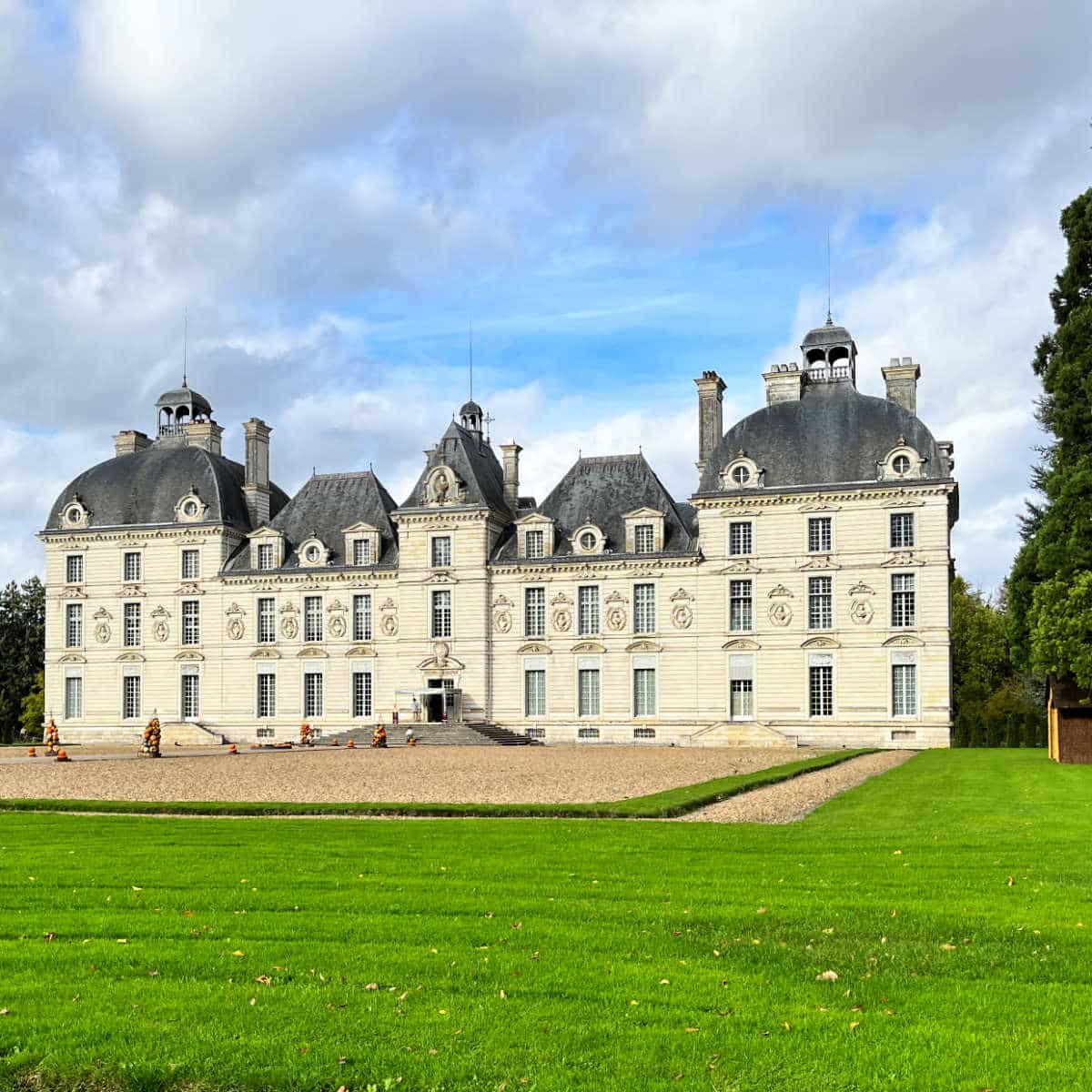 You are currently viewing Château de Chéverny: Travel guide and history