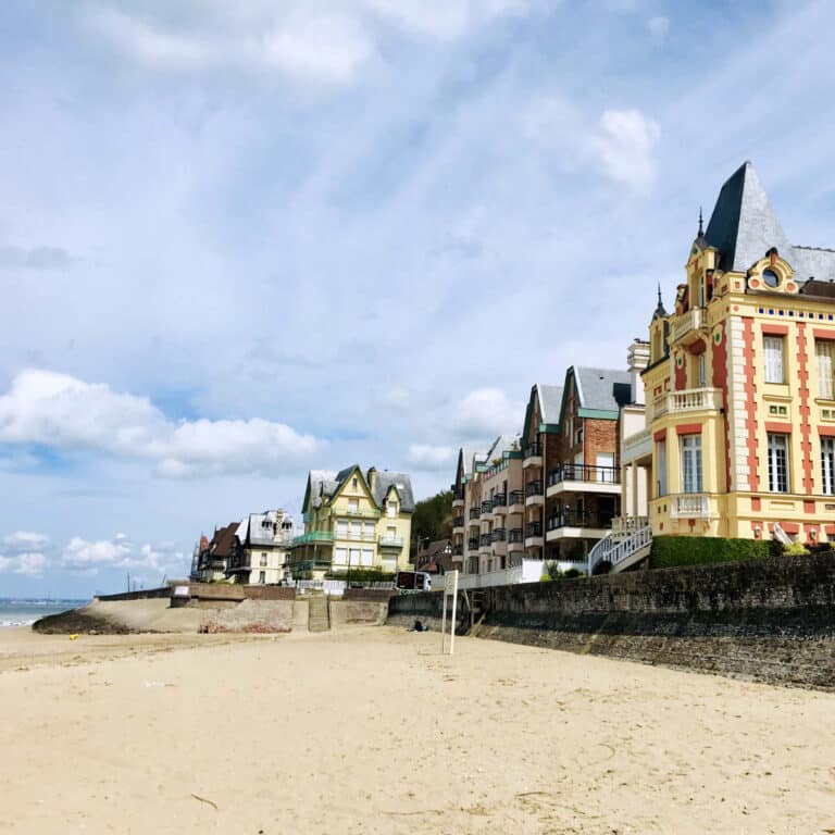 Read more about the article 18 Best beach towns and coastal cities in France