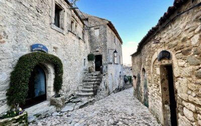 Lacoste village: Hillside splendor and the Marquis de Sade (Provence)
