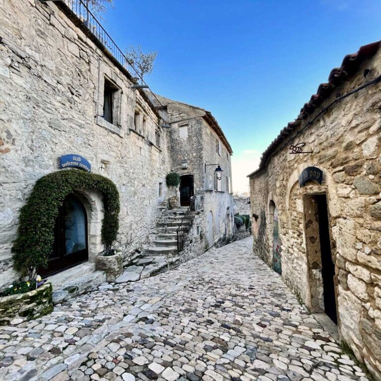 Read more about the article Lacoste village: Hillside splendor and the Marquis de Sade (Provence)