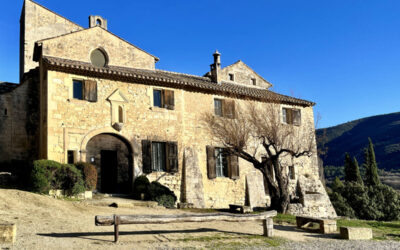 Abbey Saint Hilaire: Travel guide  (Vaucluse in Provence, France)