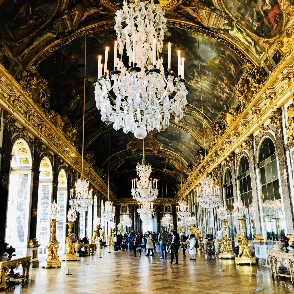 You are currently viewing Hall of Mirrors at Versailles: 16 facts and history