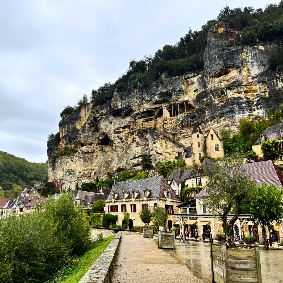 La Roque Gageac A Beautiful Cliffside Village In Dordogne La Roque Gageac A Beautiful Cliffside Village In Dordogne