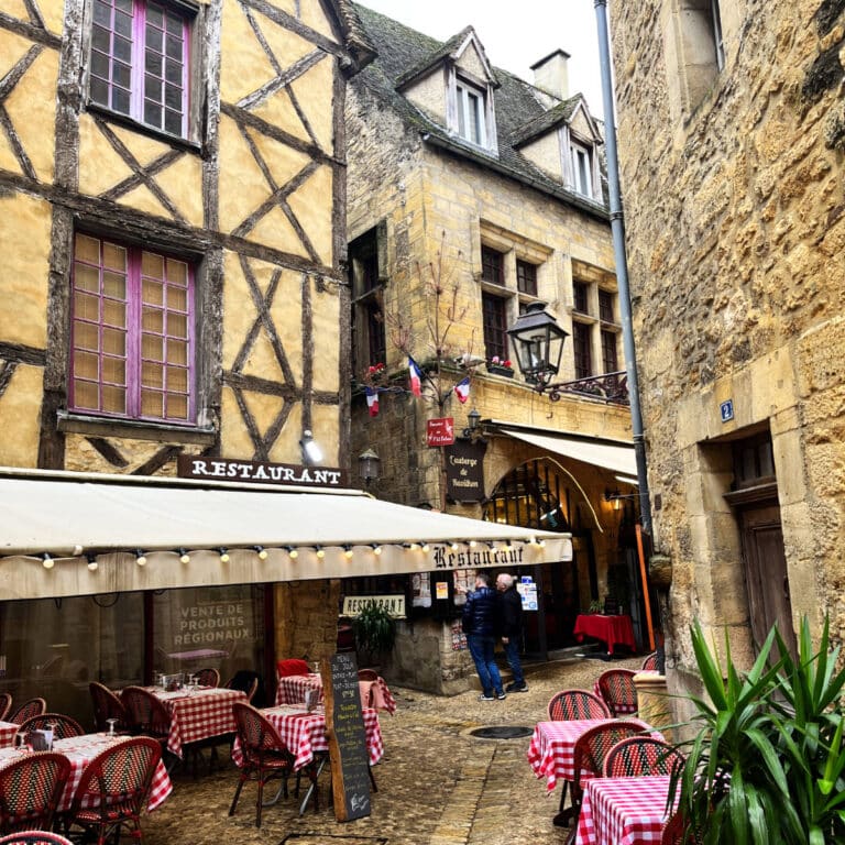 Read more about the article Sarlat-la-Canéda: The beautifully preserved medieval town in Dordogne