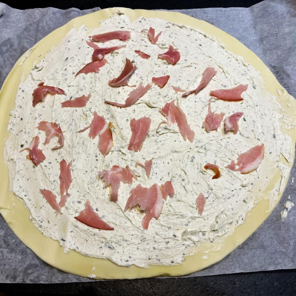 Air fryer puff pastry boursin and ham rolls 7 Air fryer puff pastry boursin and ham rolls 2