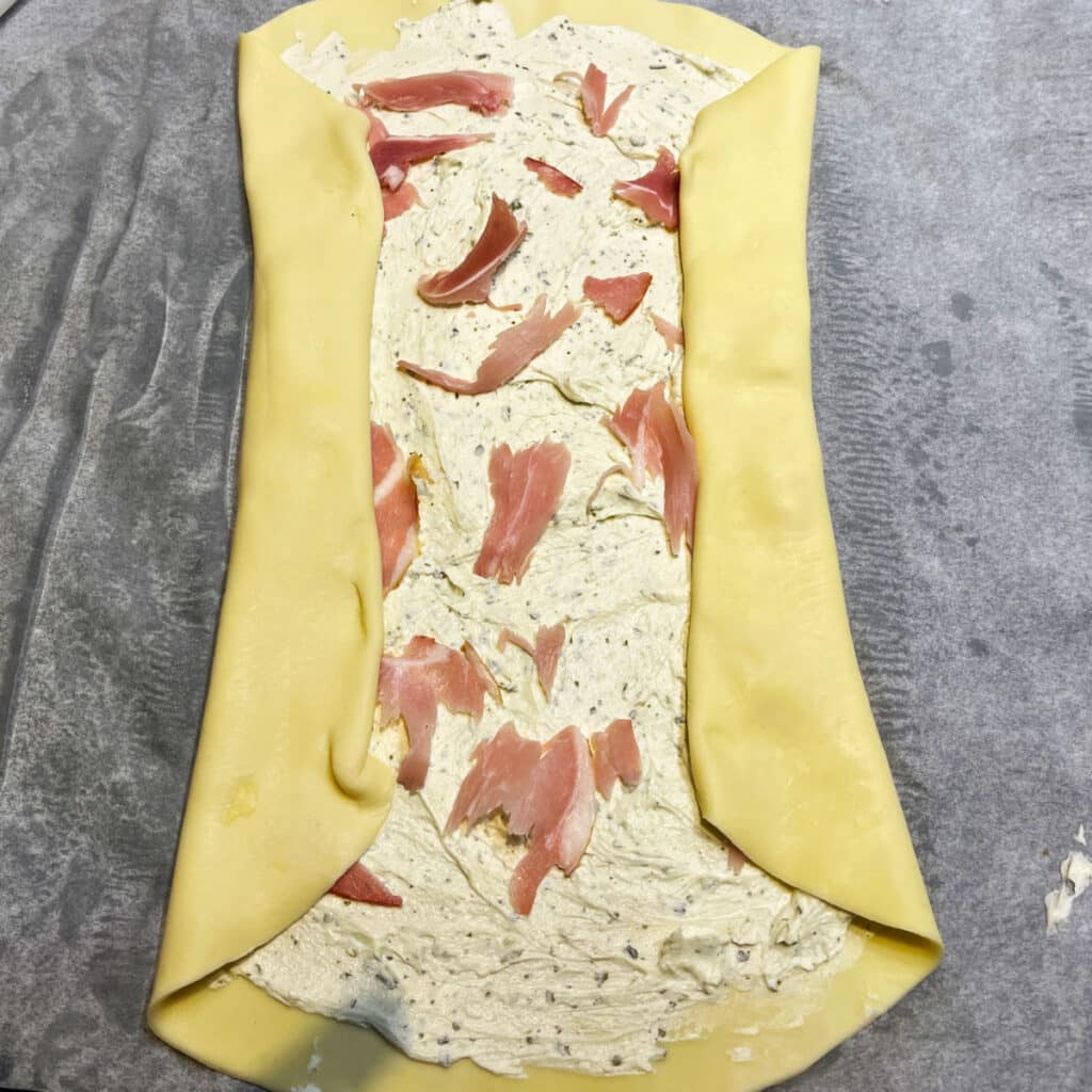 Air fryer puff pastry boursin and ham rolls 8 Air fryer puff pastry boursin and ham rolls 3