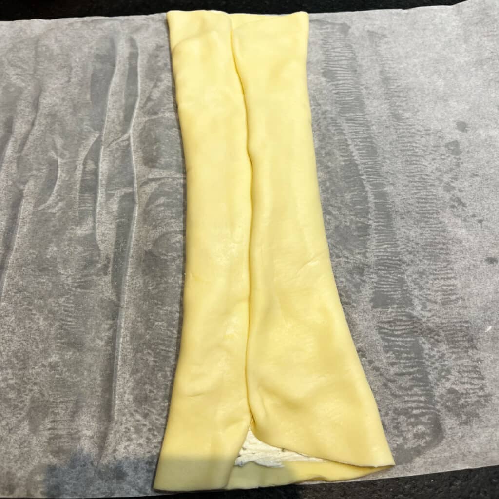 Air fryer puff pastry boursin and ham rolls 9 Air fryer puff pastry boursin and ham rolls 4